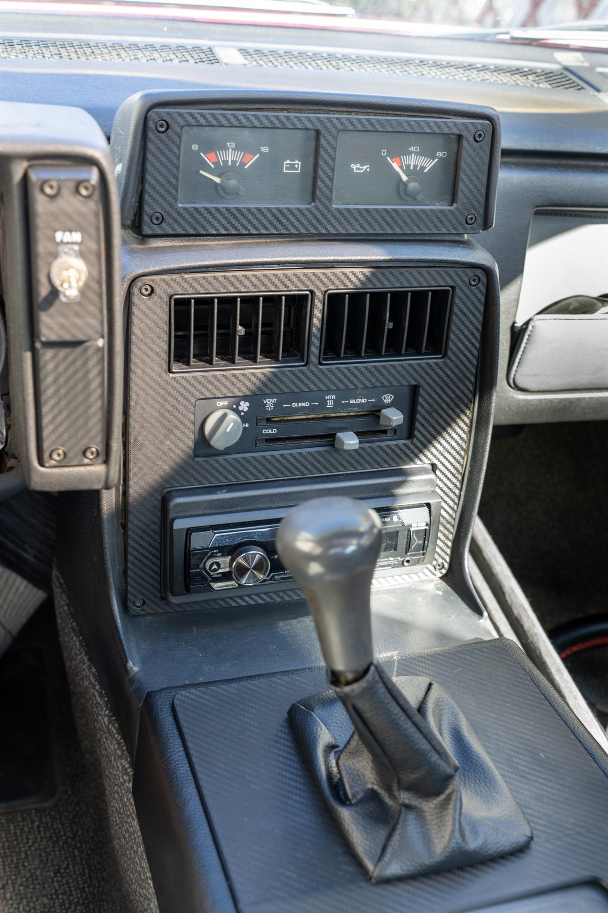 Fiero dashboard with carbon weave panels and the shifter lever installed